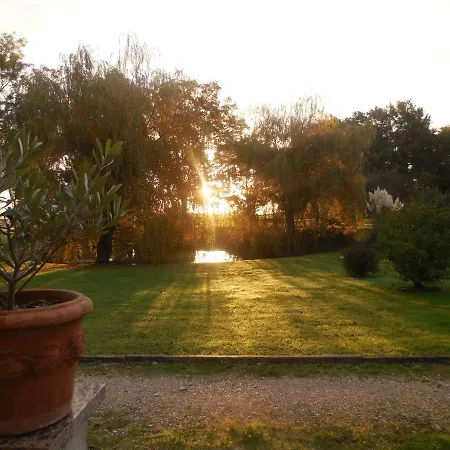 D'hotes Familiale La Jument Grise 3* Lescheroux