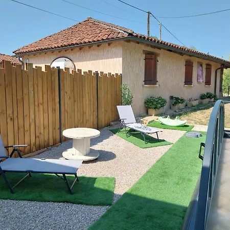 D'hotes Familiale La Jument Grise Bed and breakfast 3*